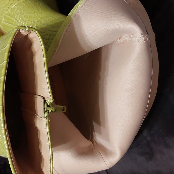 Some really cool..boots - Picture 6 of 9